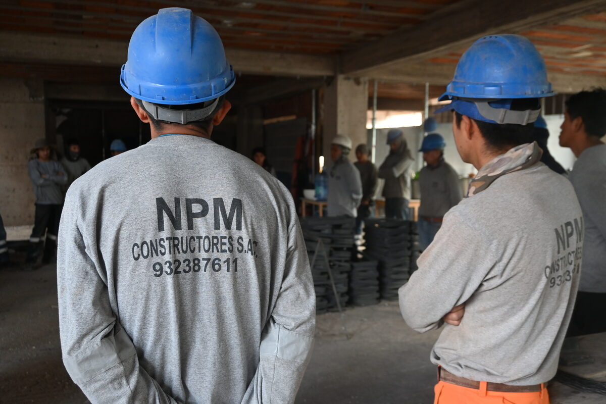Equipo de NPM Constructores en obra